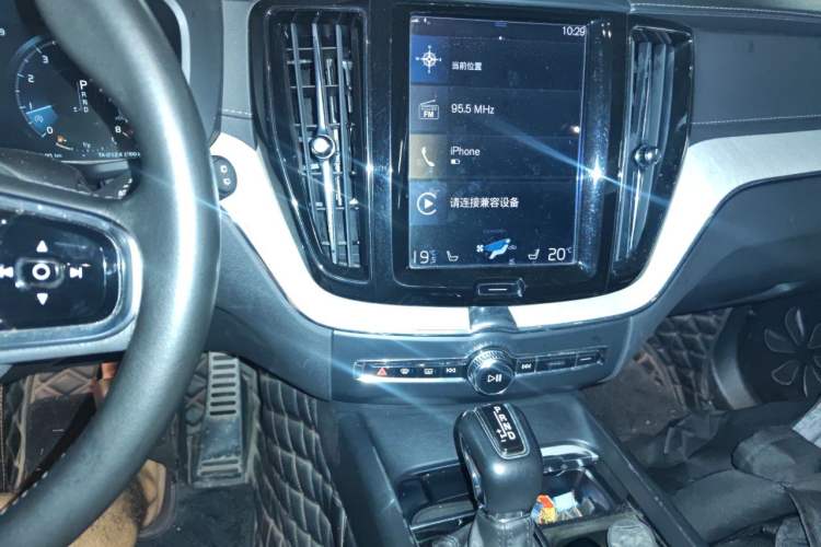Used Volvo XC60 2020 T5 4x4 Smart Luxury Edition Audio And AC Panel