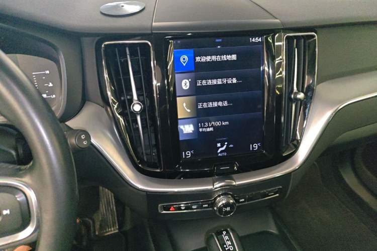 Used Volvo XC60 2020 T4 SmartDrive Luxury Edition Audio And AC Panel