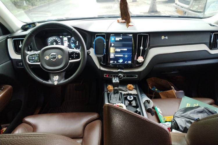 Used Volvo XC60 2020 T5 4x4 Smart Luxury Edition Center Console