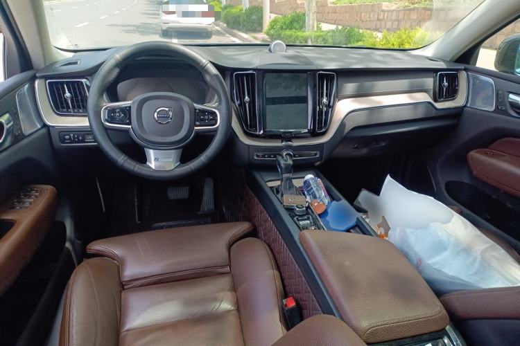 Used Volvo XC60 2020 T5 4x4 Smart Luxury Edition Center Console