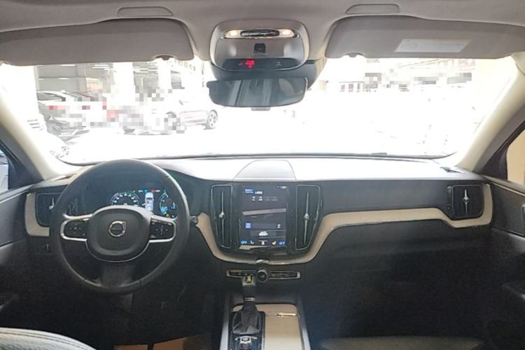 Used Volvo XC60 2020 T5 4x4 Smart Luxury Edition Center Console
