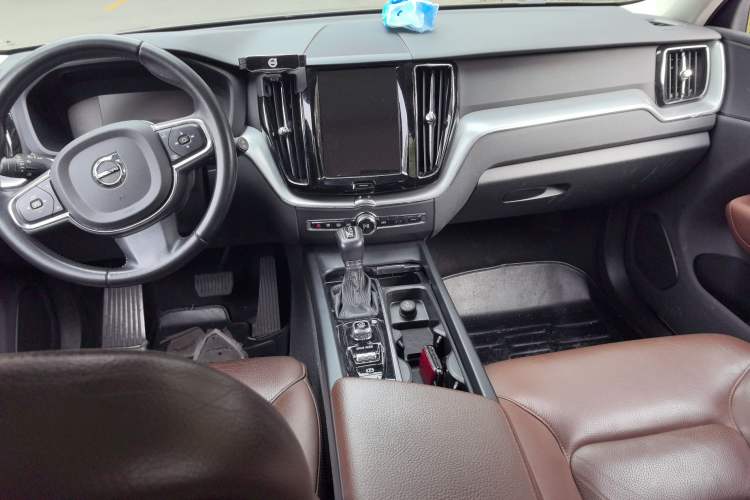 Used Volvo XC60 2020 T5 4x4 Zhiyi Luxury Edition Center Console