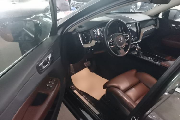 Used Volvo XC60 2020 T5 4x4 Smart Luxury Edition Driver Seat