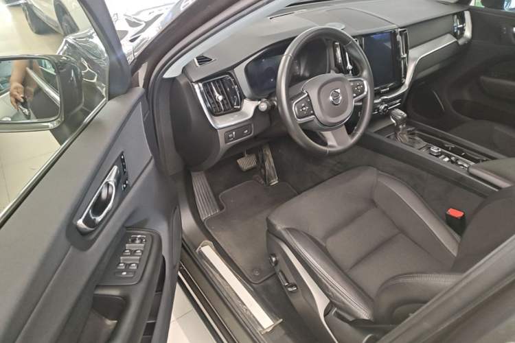 Used Volvo XC60 2020 T4 SmartDrive Luxury Edition Driver Seat