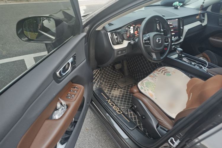 Used Volvo XC60 2020 T5 4x4 Smart Luxury Edition Driver Seat
