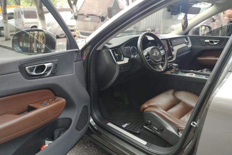 Used Volvo XC60 2020 T5 4x4 Smart Luxury Edition Driver Seat