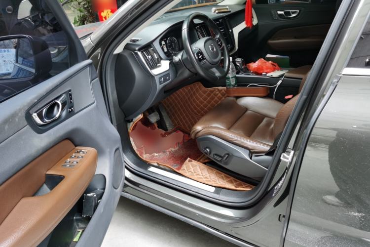 Used Volvo XC60 2020 T5 4x4 Smart Luxury Edition Driver Seat