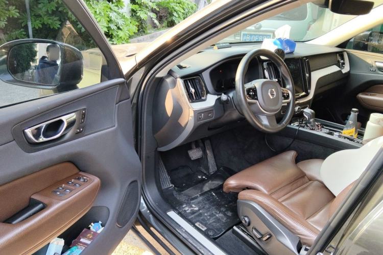 Used Volvo XC60 2020 T5 4x4 Smart Luxury Edition Driver Seat