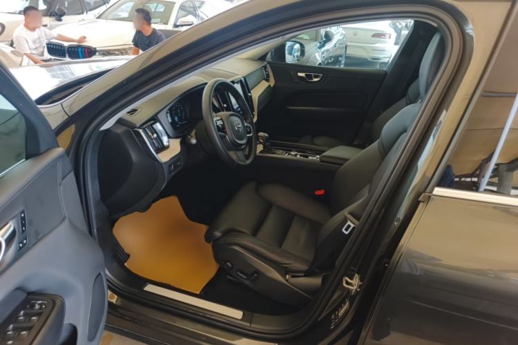 Used Volvo XC60 2020 T5 4x4 Smart Luxury Edition Driver Seat