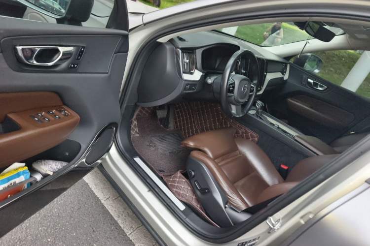 Used Volvo XC60 2020 T5 4x4 Smart Luxury Edition Driver Seat