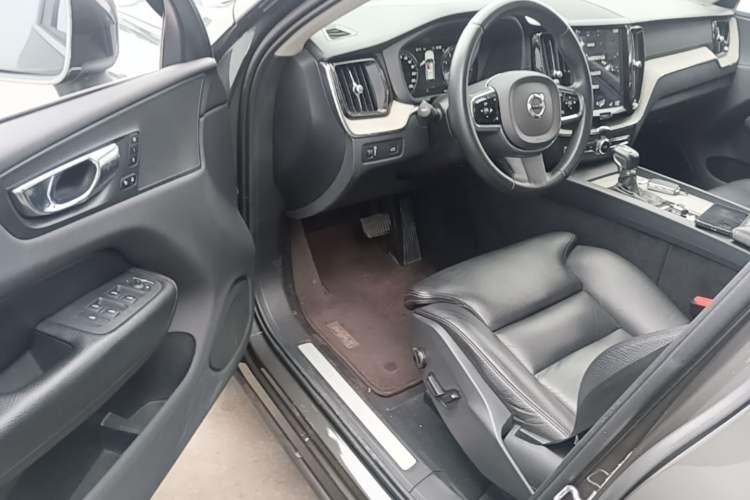 Used Volvo XC60 2020 T5 4x4 Smart Luxury Edition Driver Seat