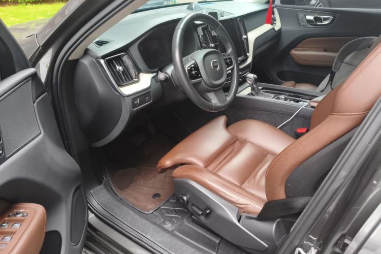 Used Volvo XC60 2020 T5 4x4 Smart Luxury Edition Driver Seat