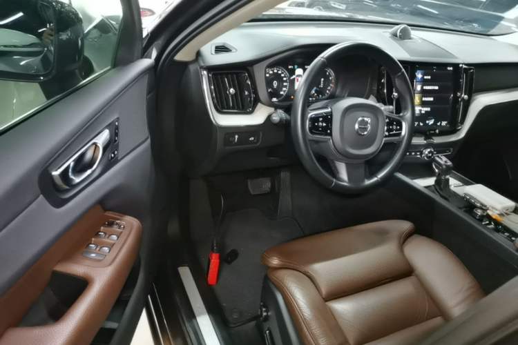 Used Volvo XC60 2020 T5 4x4 Smart Luxury Edition Driver Seat