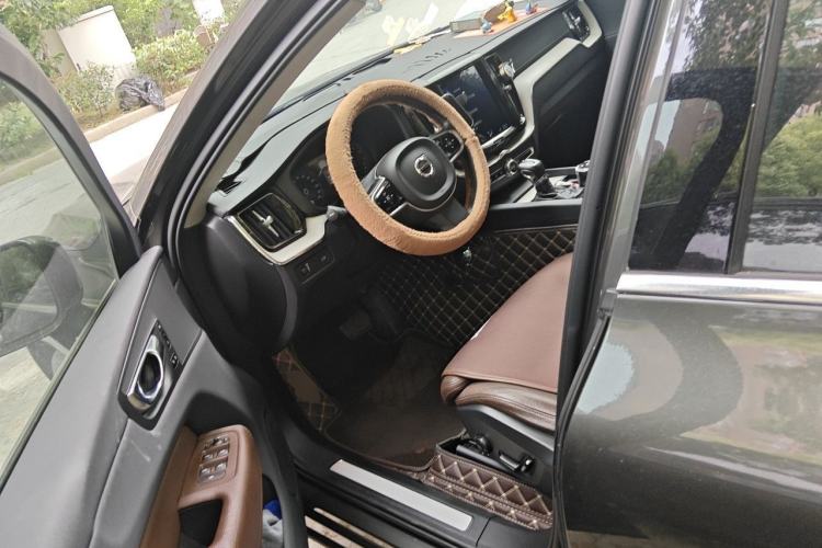 Used Volvo XC60 2020 T5 4x4 Smart Luxury Edition Driver Seat