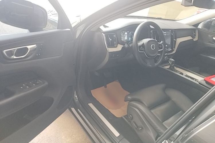 Used Volvo XC60 2020 T5 4x4 Smart Luxury Edition Driver Seat