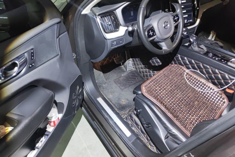 Used Volvo XC60 2020 T5 4x4 Smart Luxury Edition Driver Seat