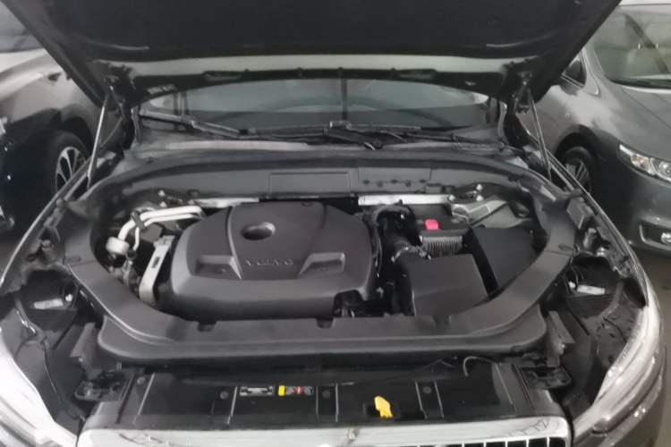 Used Volvo XC60 2020 T5 4x4 Smart Luxury Edition Engine Bay