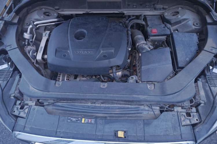 Used Volvo XC60 2020 T5 4x4 Smart Luxury Edition Engine Bay