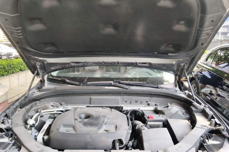 Used Volvo XC60 2020 T5 4x4 Zhiyi Luxury Edition Engine Bay