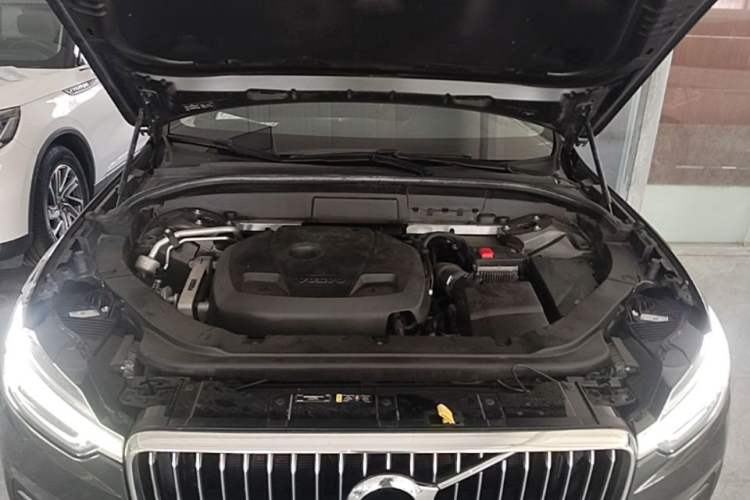 Used Volvo XC60 2020 T5 4x4 Zhiyi Luxury Edition Engine Bay