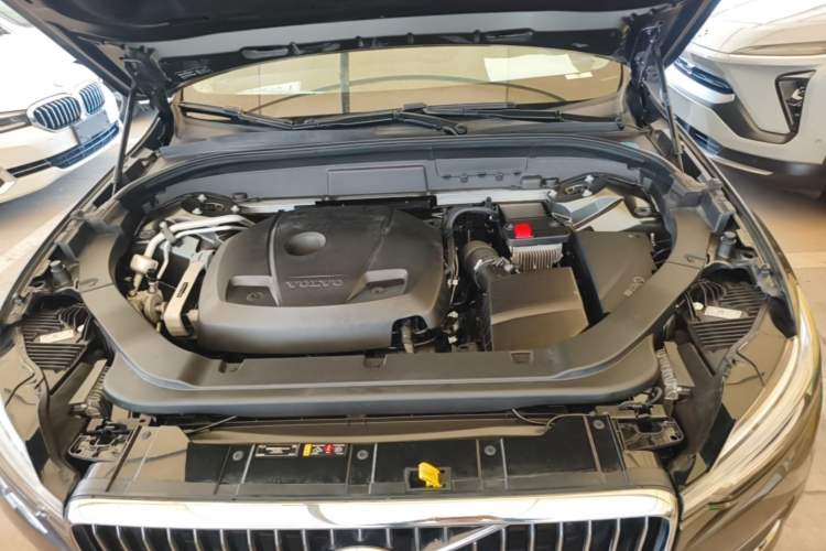 Used Volvo XC60 2020 T5 4x4 Smart Luxury Edition Engine Bay