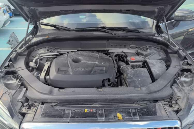 Used Volvo XC60 2020 T5 4x4 Zhiyi Luxury Edition Engine Bay