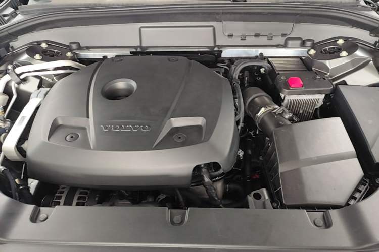 Used Volvo XC60 2020 T5 4x4 Smart Luxury Edition Engine Bay