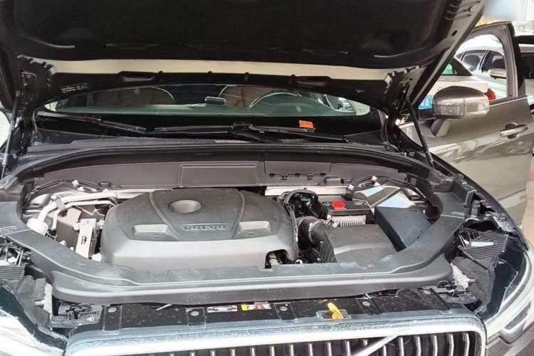 Used Volvo XC60 2020 T5 4x4 Zhiyi Luxury Edition Engine Bay