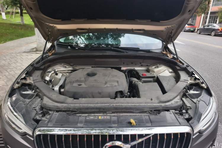 Used Volvo XC60 2020 T5 4x4 Smart Luxury Edition Engine Bay