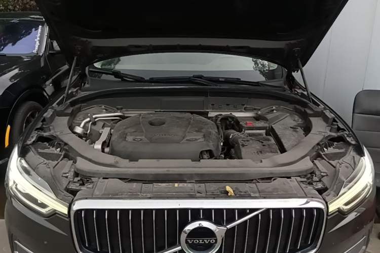 Used Volvo XC60 2020 T5 4x4 Smart Luxury Edition Engine Bay