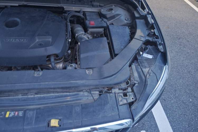 Used Volvo XC60 2020 T5 4x4 Smart Luxury Edition Engine Bay Left