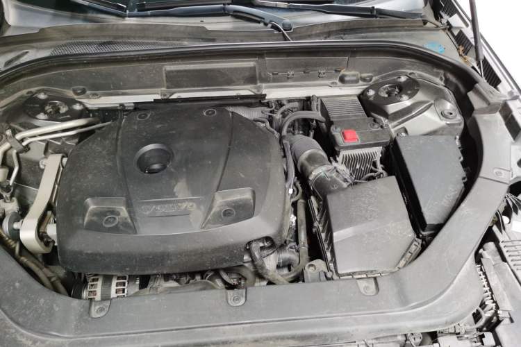 Used Volvo XC60 2020 T5 4x4 Smart Luxury Edition Engine Bay Left