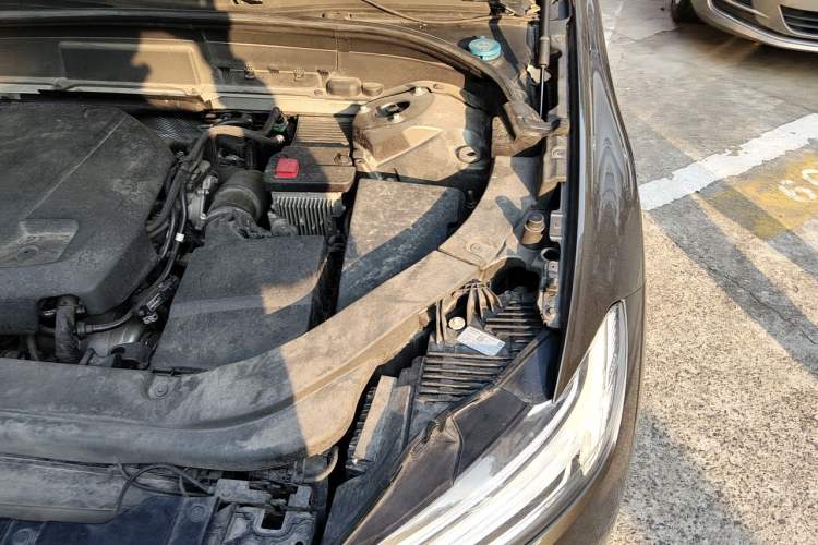 Used Volvo XC60 2020 T5 4x4 Smart Luxury Edition Engine Bay Left
