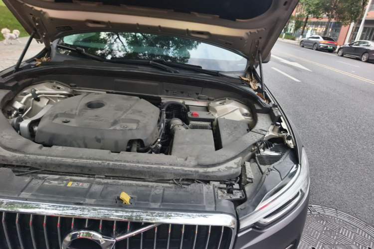 Used Volvo XC60 2020 T5 4x4 Smart Luxury Edition Engine Bay Left