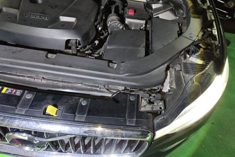 Used Volvo XC60 2020 T5 4x4 Smart Luxury Edition Engine Bay Left