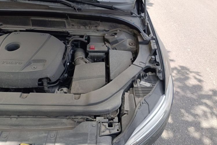 Used Volvo XC60 2020 T5 4x4 Smart Luxury Edition Engine Bay Left