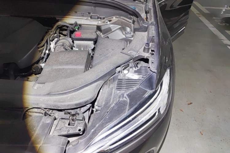 Used Volvo XC60 2020 T5 4x4 Smart Luxury Edition Engine Bay Left