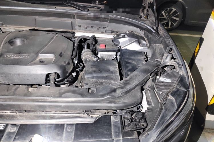 Used Volvo XC60 2020 T5 4x4 Smart Luxury Edition Engine Bay Left