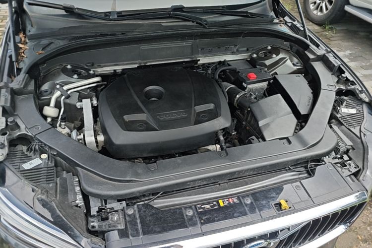 Used Volvo XC60 2020 T5 4x4 Smart Luxury Edition Engine Bay