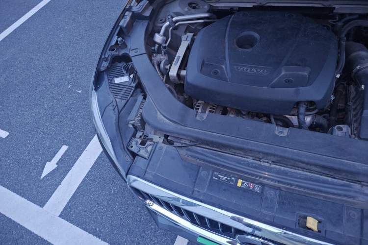 Used Volvo XC60 2020 T5 4x4 Smart Luxury Edition Engine Bay Right