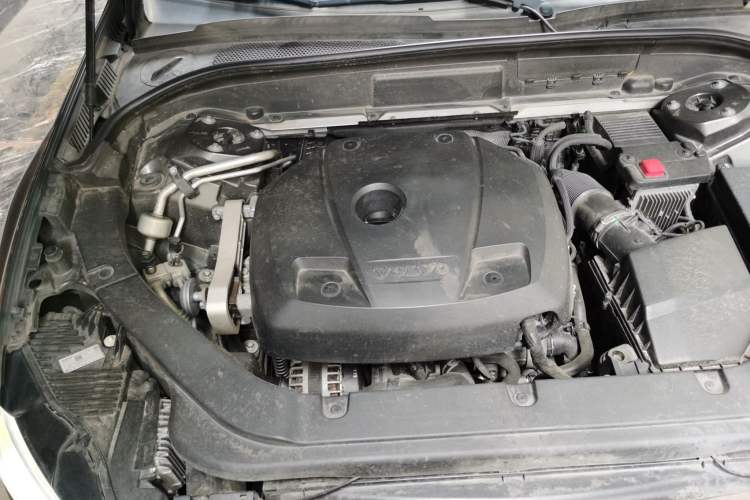 Used Volvo XC60 2020 T5 4x4 Smart Luxury Edition Engine Bay Right