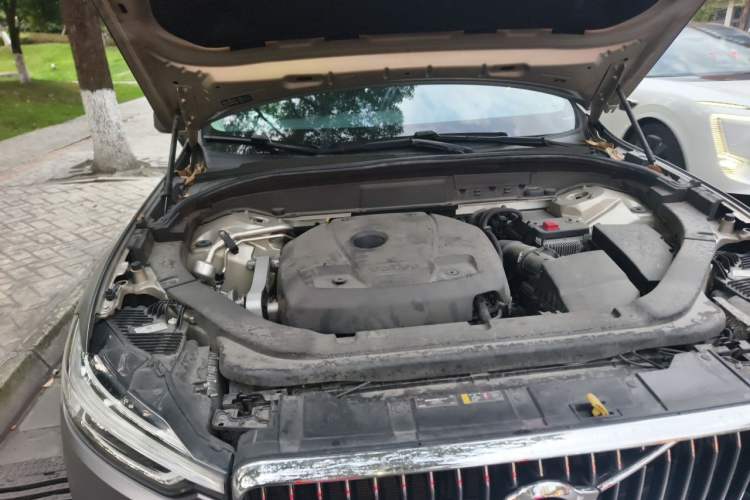 Used Volvo XC60 2020 T5 4x4 Smart Luxury Edition Engine Bay Right