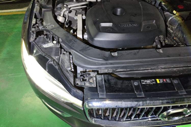 Used Volvo XC60 2020 T5 4x4 Smart Luxury Edition Engine Bay Right