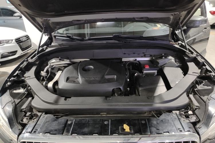 Used Volvo XC60 2020 T5 4x4 Zhiyi Luxury Edition Engine Bay