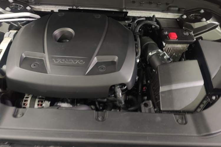 Used Volvo XC60 2020 T5 4x4 Zhiyi Luxury Edition Engine Bay