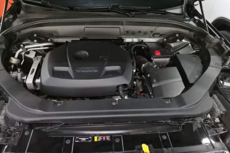 Used Volvo XC60 2020 T5 4x4 Smart Luxury Edition Engine Bay