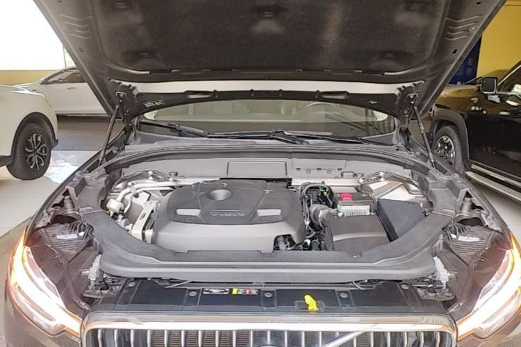 Used Volvo XC60 2020 T5 4x4 Smart Luxury Edition Engine Bay