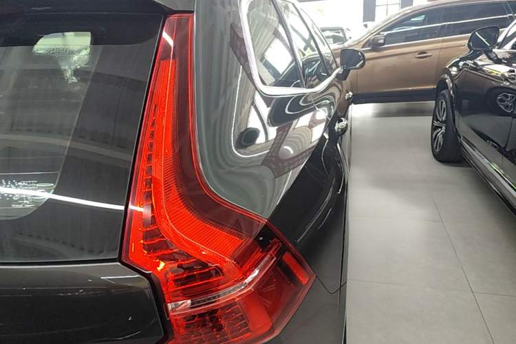 Used Volvo XC60 2020 T5 4x4 Smart Luxury Edition Exterior 3