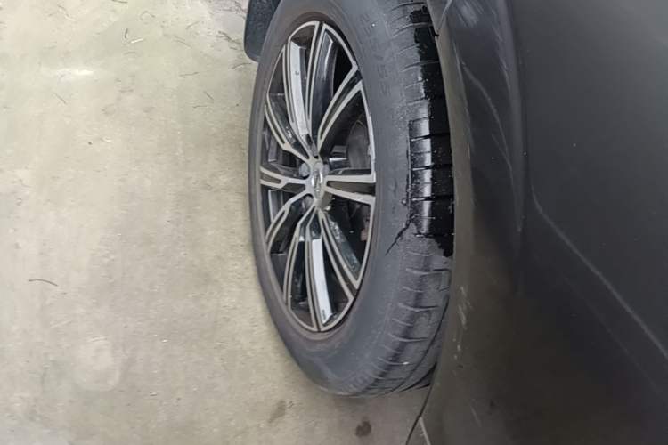 Used Volvo XC60 2020 T5 4x4 Smart Luxury Edition Exterior 5