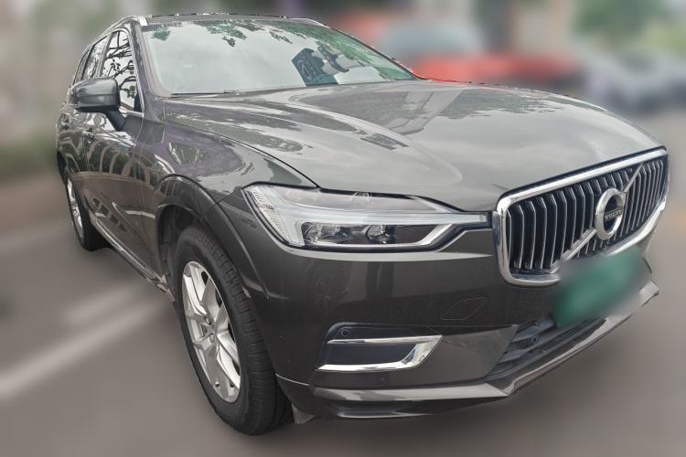 Used Volvo XC60 2020 T5 4x4 Zhiyi Luxury Edition Front Right 45 Deg